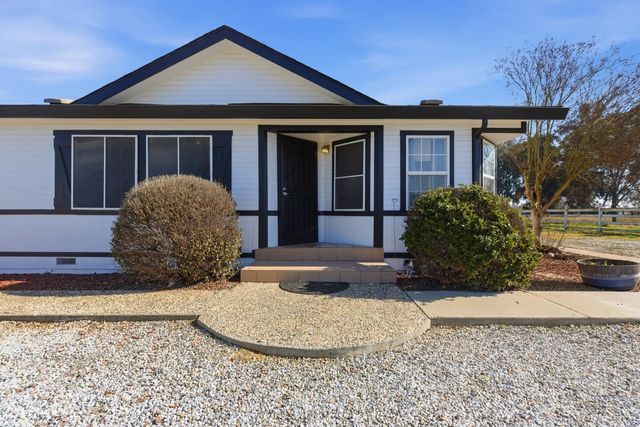 10118 Pioneer Ave, Oakdale, CA 95361