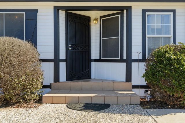 10118 Pioneer Ave, Oakdale, CA 95361