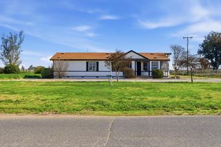 10118 Pioneer Ave, Oakdale, CA 95361