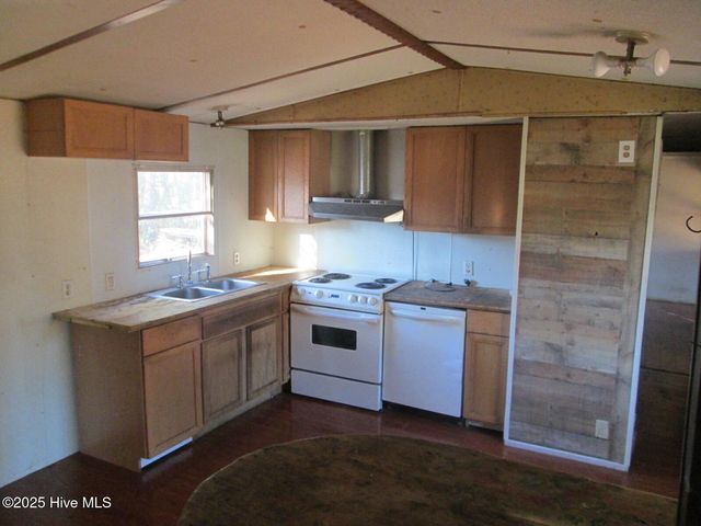 4159 9th Street SE, Boiling Spring Lakes, NC 28461