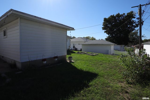 1107 LINCOLN Street, Pekin, IL 61554