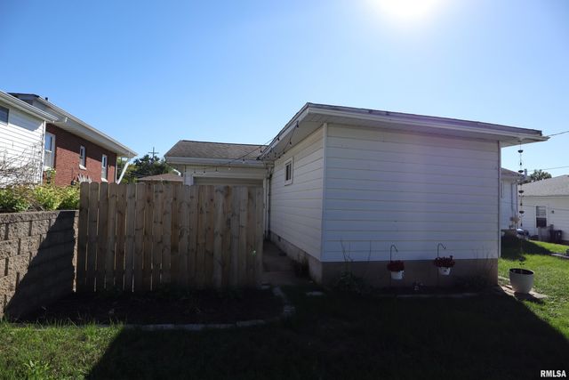 1107 LINCOLN Street, Pekin, IL 61554