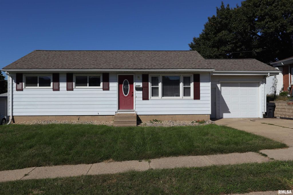 1107 LINCOLN Street, Pekin, IL 61554