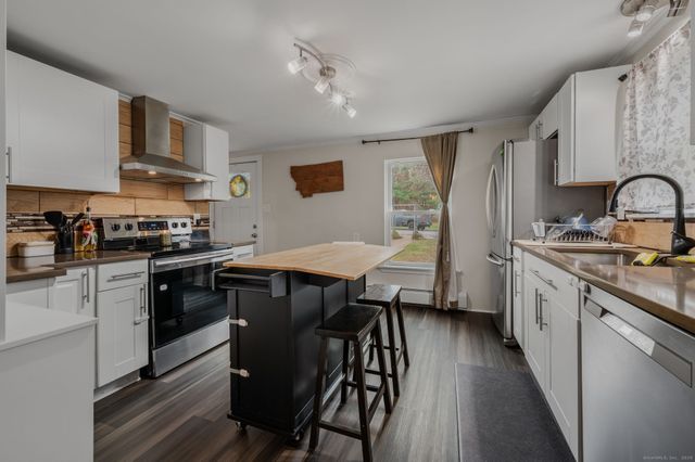 87 Flyers Drive, Norwich, CT 06360