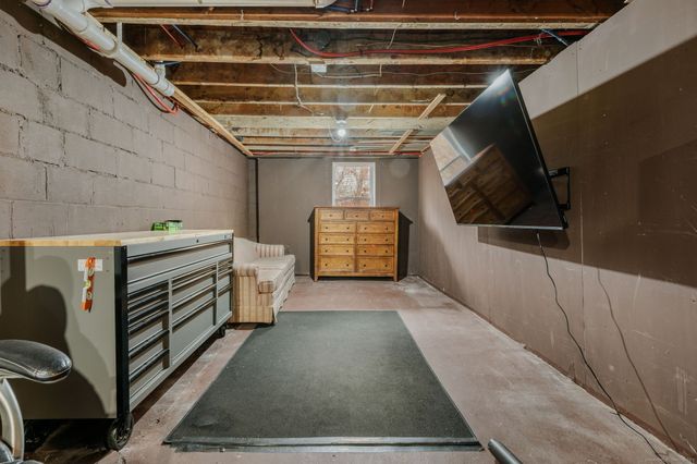 87 Flyers Drive, Norwich, CT 06360