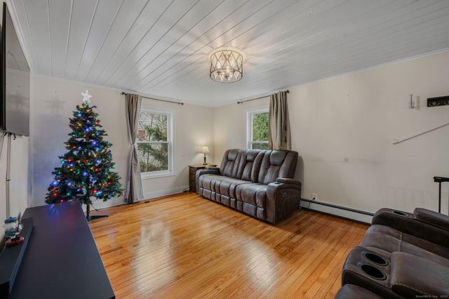 87 Flyers Drive, Norwich, CT 06360