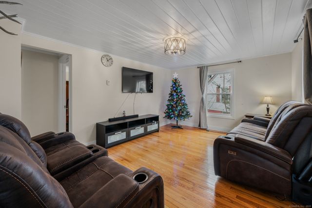 87 Flyers Drive, Norwich, CT 06360