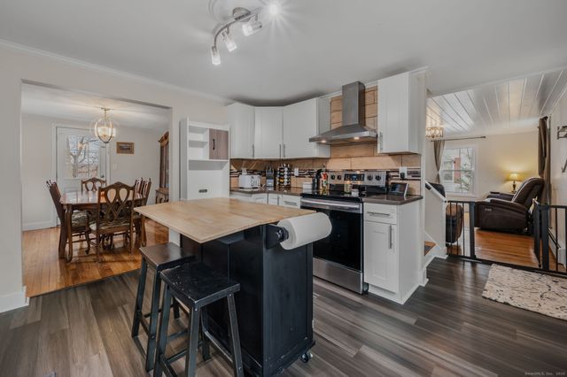 87 Flyers Drive, Norwich, CT 06360