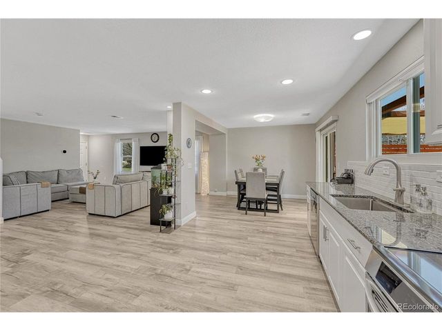5427 S Quatar Ct, Aurora, CO 80015