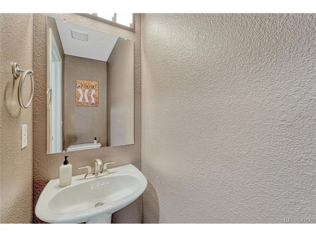 5427 S Quatar Ct, Aurora, CO 80015