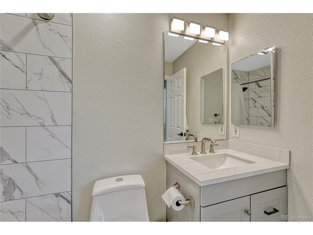 5427 S Quatar Ct, Aurora, CO 80015