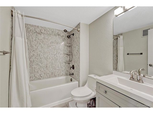 5427 S Quatar Ct, Aurora, CO 80015