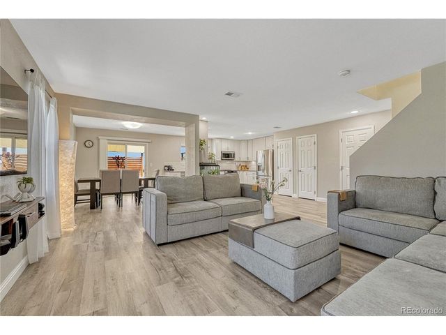 5427 S Quatar Ct, Aurora, CO 80015