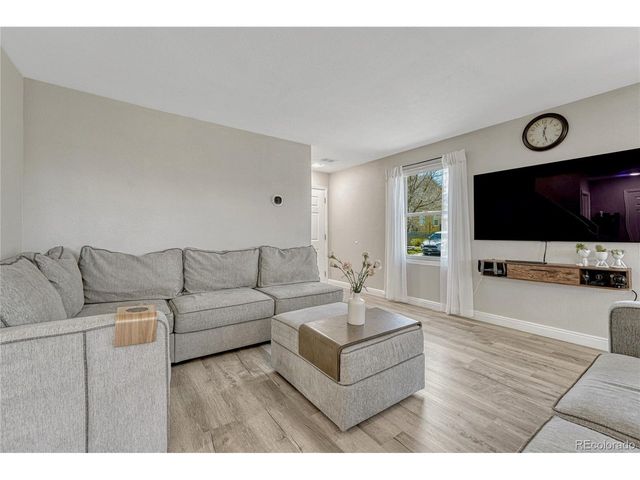 5427 S Quatar Ct, Aurora, CO 80015