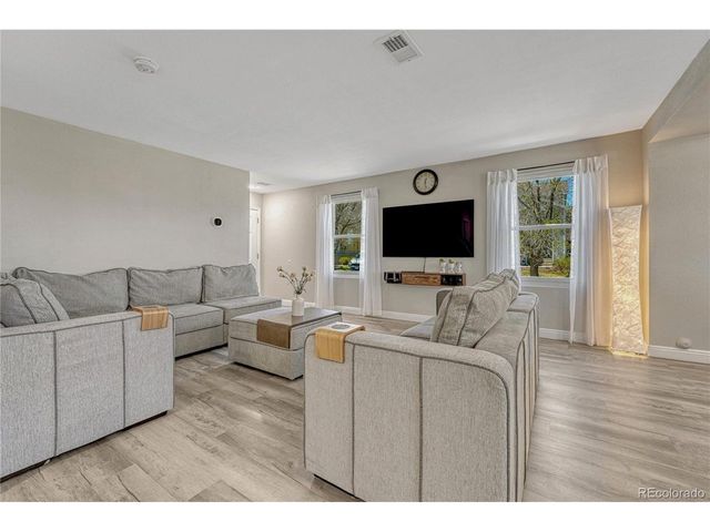 5427 S Quatar Ct, Aurora, CO 80015