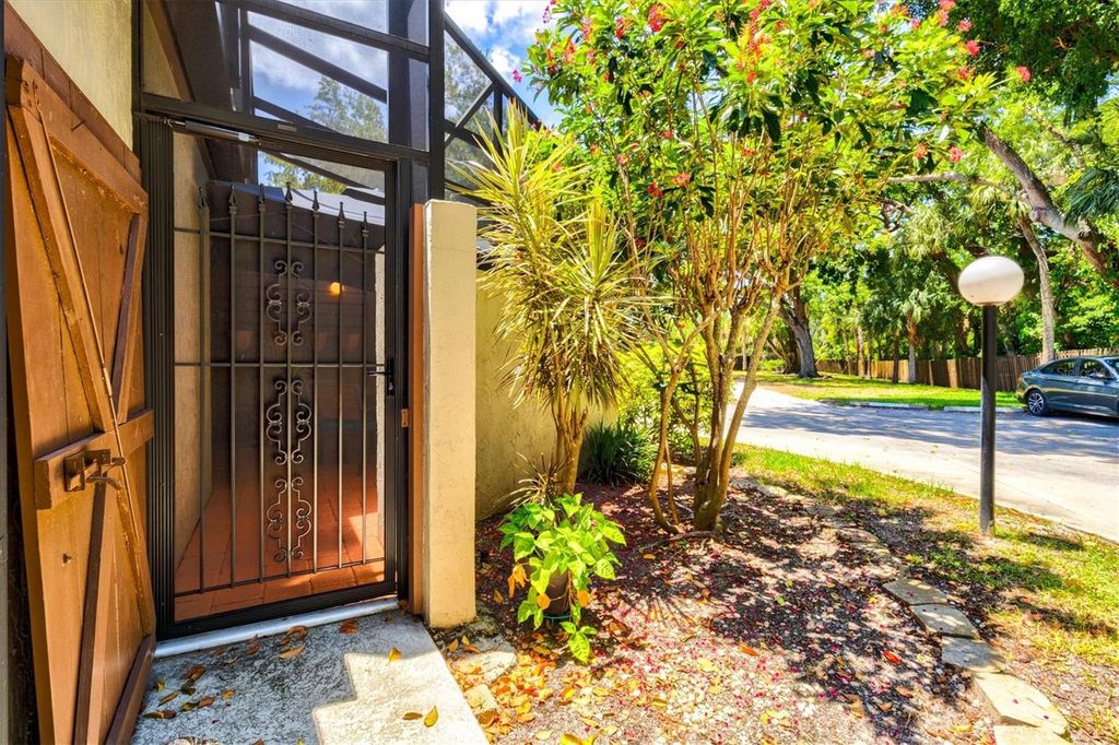 Image 4 of property listing at 4612 PARK LAKE TERRACE N, Bradenton, FL 34209
