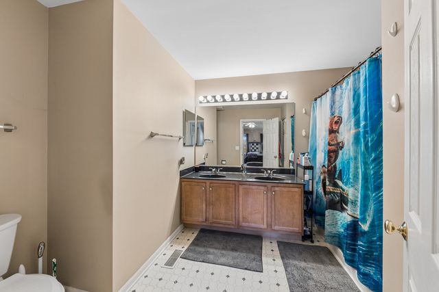 543 Sparrow Court, Lindenhurst, IL 60046