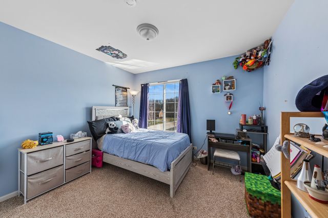 543 Sparrow Court, Lindenhurst, IL 60046