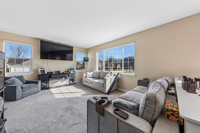 543 Sparrow Court, Lindenhurst, IL 60046