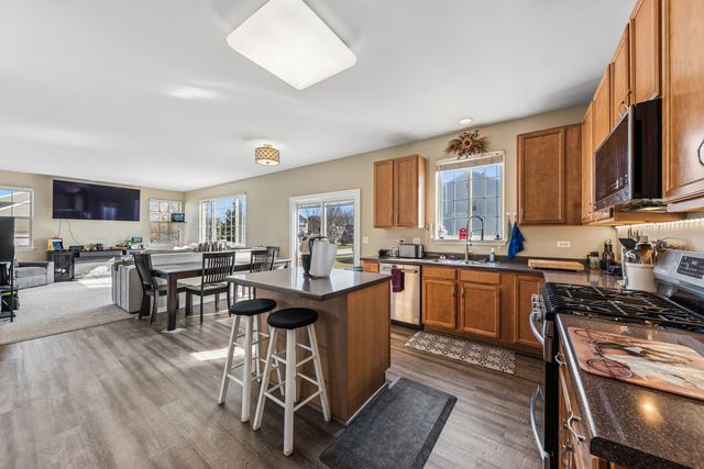 543 Sparrow Court, Lindenhurst, IL 60046