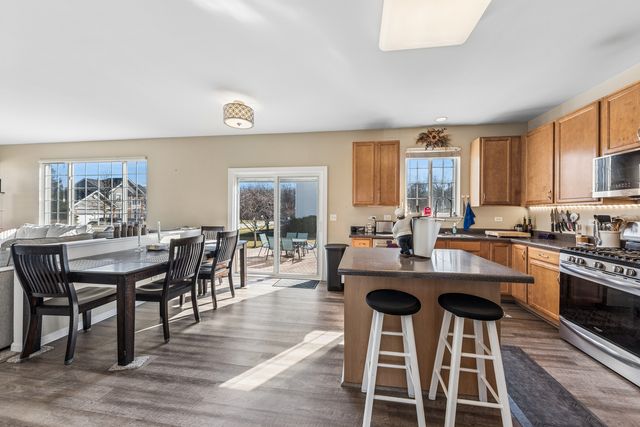 543 Sparrow Court, Lindenhurst, IL 60046