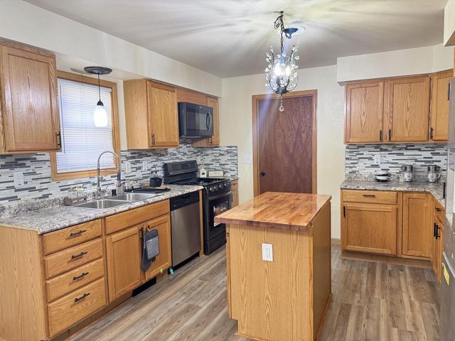 2210 N 15th STREET, Milwaukee, WI 53205