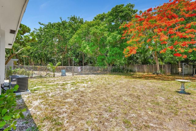 875 NE 39th St, Oakland Park, FL 33334