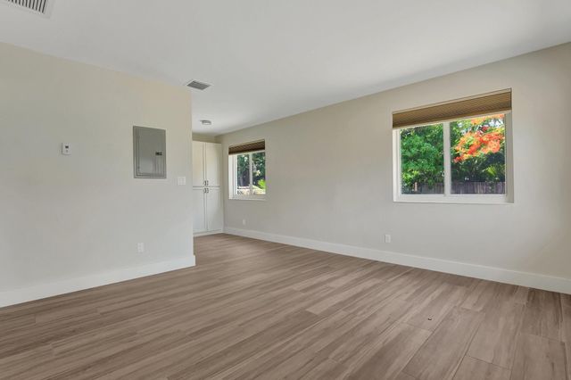 875 NE 39th St, Oakland Park, FL 33334