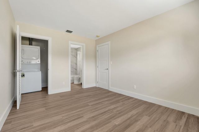 875 NE 39th St, Oakland Park, FL 33334