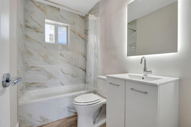 875 NE 39th St, Oakland Park, FL 33334