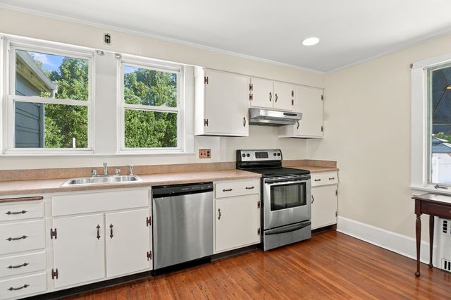 4 Henry Avenue, Woburn, MA 01801