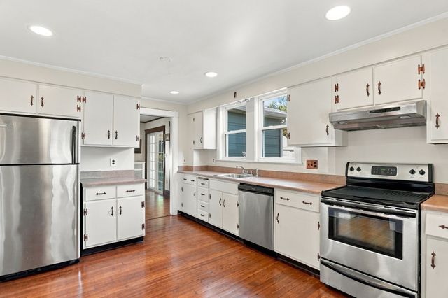 4 Henry Avenue, Woburn, MA 01801