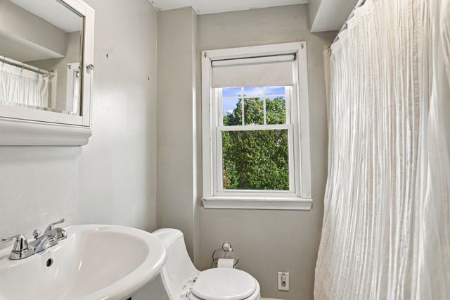 4 Henry Avenue, Woburn, MA 01801