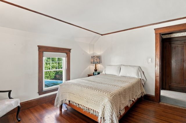 4 Henry Avenue, Woburn, MA 01801