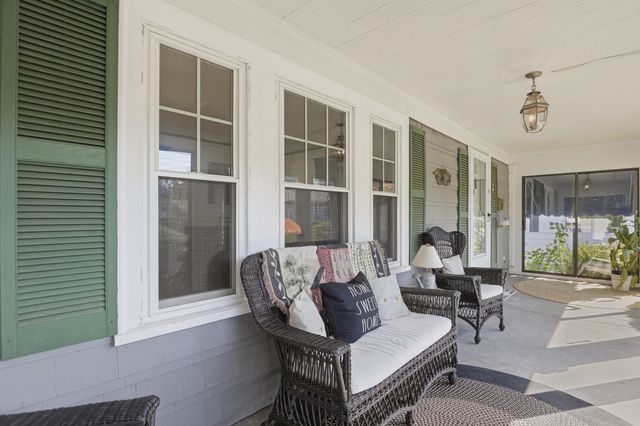 4 Henry Avenue, Woburn, MA 01801