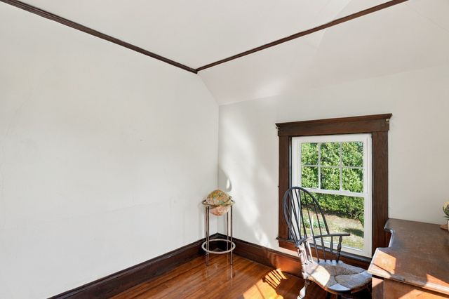 4 Henry Avenue, Woburn, MA 01801