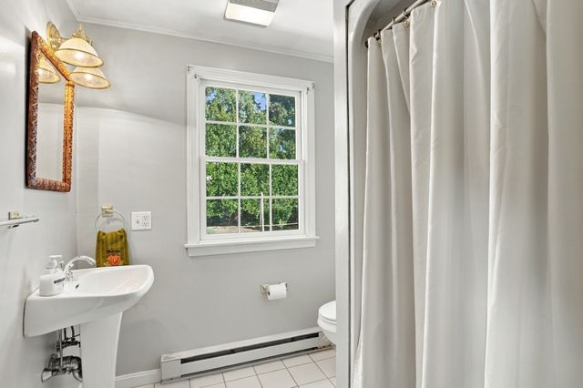 4 Henry Avenue, Woburn, MA 01801
