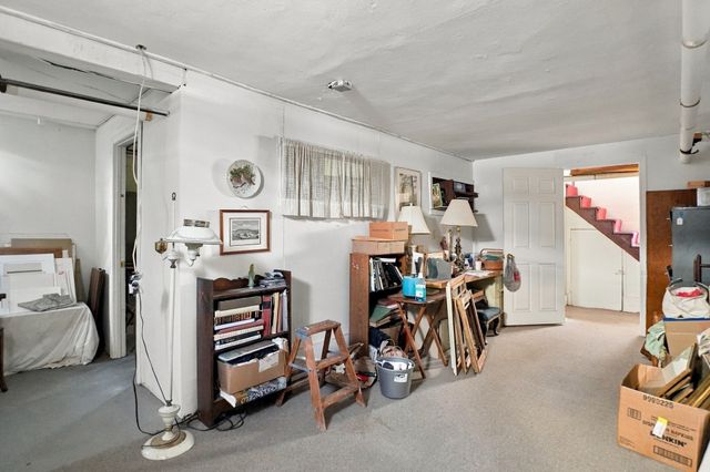 4 Henry Avenue, Woburn, MA 01801