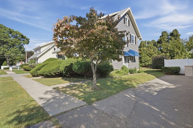 4 Henry Avenue, Woburn, MA 01801