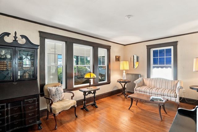 4 Henry Avenue, Woburn, MA 01801