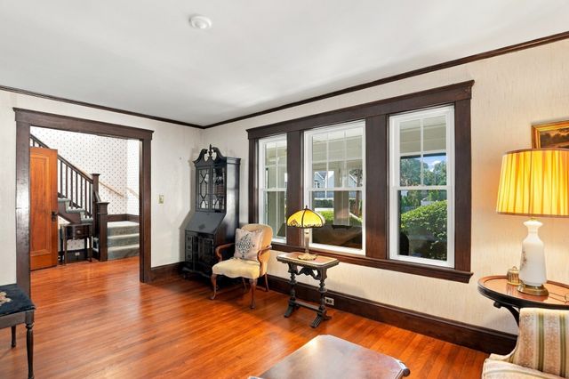 4 Henry Avenue, Woburn, MA 01801