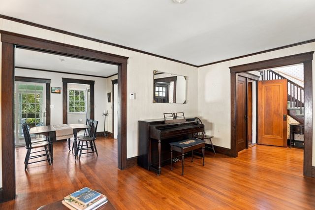 4 Henry Avenue, Woburn, MA 01801