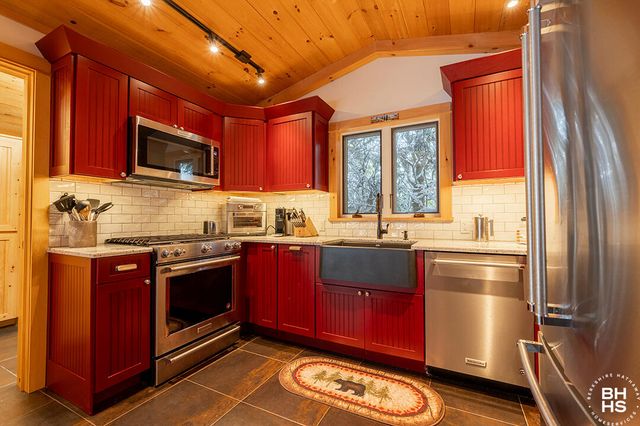 2 Chipmunk Lane, Lake Placid, NY 12946