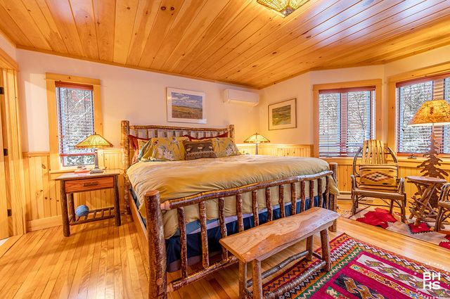 2 Chipmunk Lane, Lake Placid, NY 12946