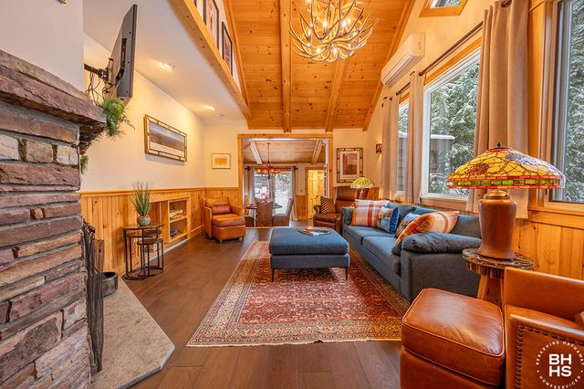 2 Chipmunk Lane, Lake Placid, NY 12946