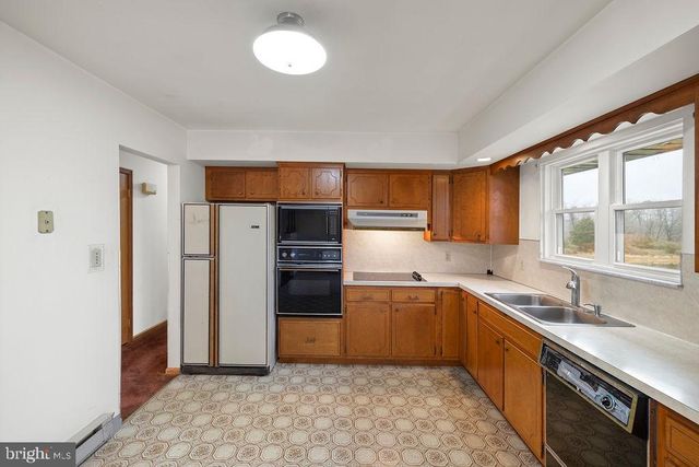 2165 OLD HARRISBURG RD, Gettysburg, PA 17325