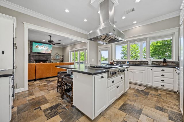 101 Oak Arbor Lane, Coldspring, TX 77331