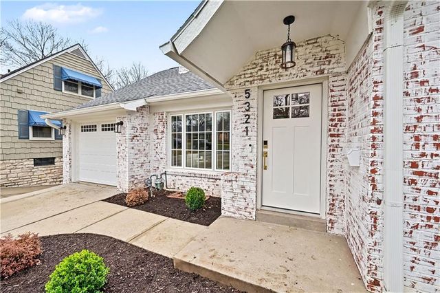 5321 Norwood Road, Fairway, KS 66205