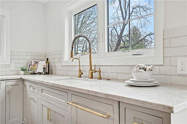 5321 Norwood Road, Fairway, KS 66205