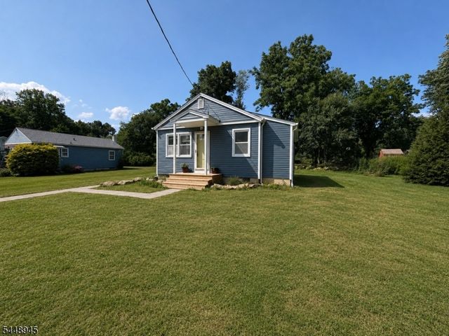 6 Maple Ln, Hampton Boro, NJ 08827